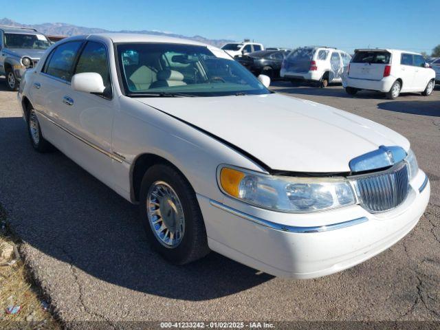  Salvage Lincoln Towncar