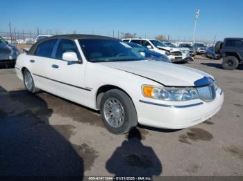  Salvage Lincoln Towncar