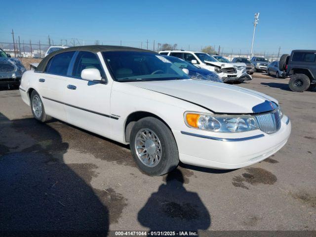  Salvage Lincoln Towncar