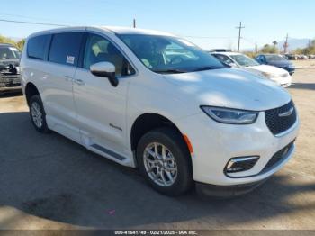  Salvage Chrysler Pacifica