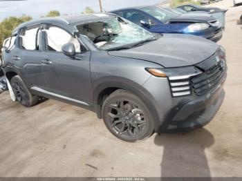  Salvage Nissan Kicks