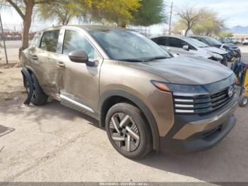  Salvage Nissan Kicks