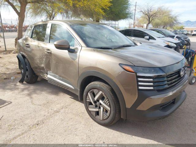  Salvage Nissan Kicks