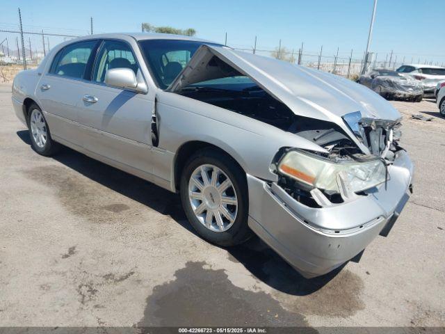  Salvage Lincoln Towncar