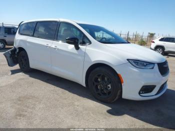  Salvage Chrysler Pacifica