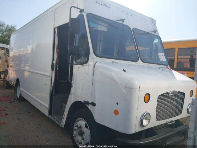  Salvage Freightliner Chassis