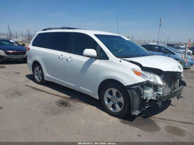  Salvage Toyota Sienna