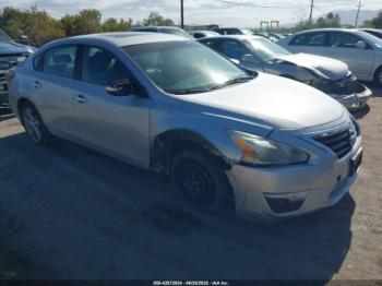  Salvage Nissan Altima