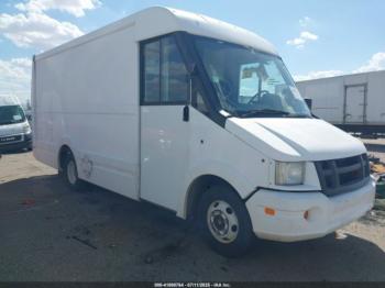  Salvage Isuzu Commercial Van