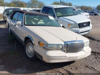  Salvage Lincoln Towncar