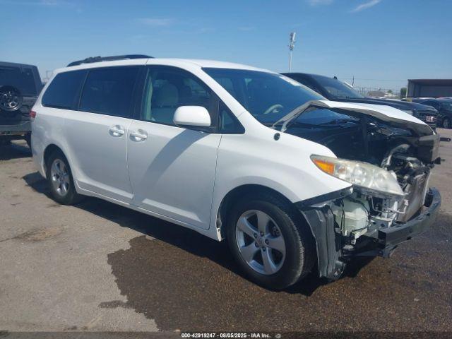  Salvage Toyota Sienna