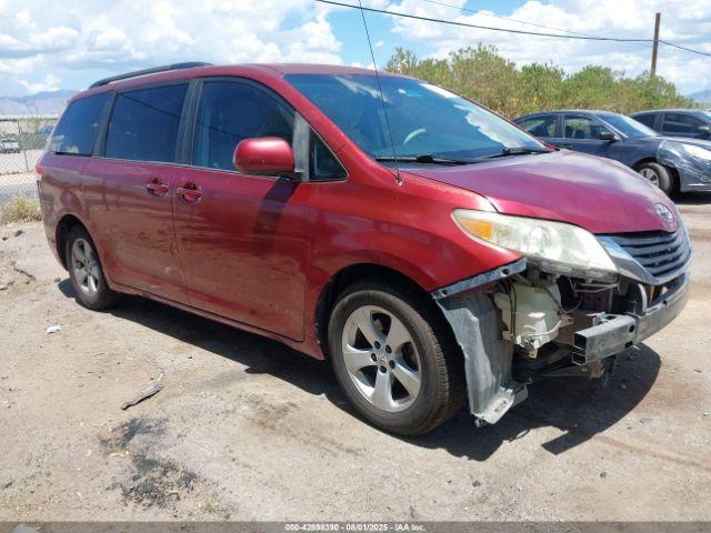  Salvage Toyota Sienna