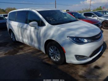  Salvage Chrysler Pacifica