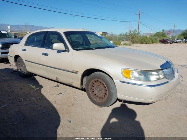  Salvage Lincoln Towncar