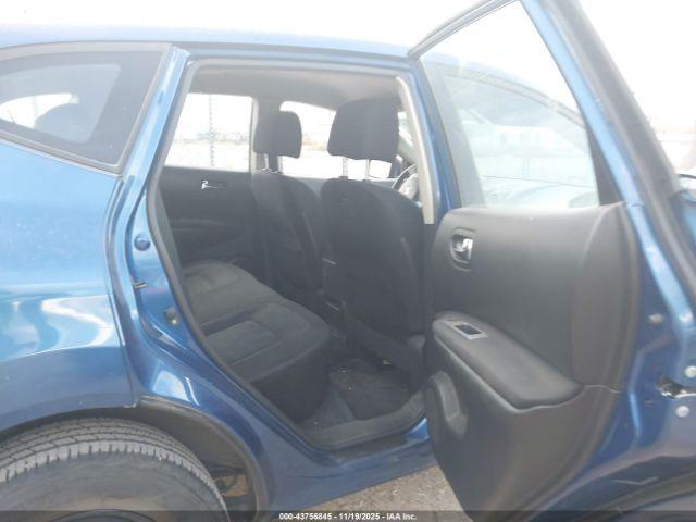 Nissan Rogue S Image 3