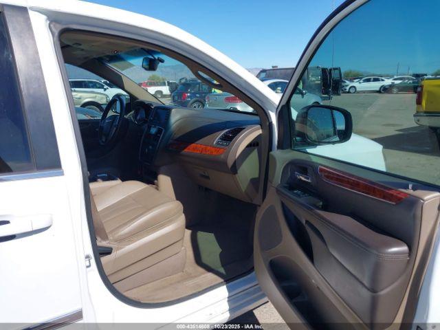 Chrysler Town & Country Touring Image 5