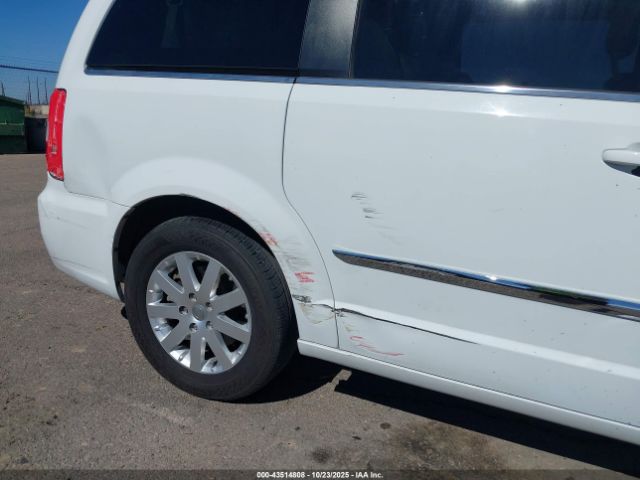 Chrysler Town & Country Touring Image 6
