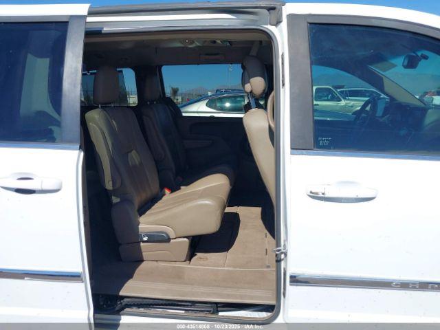 Chrysler Town & Country Touring Image 4