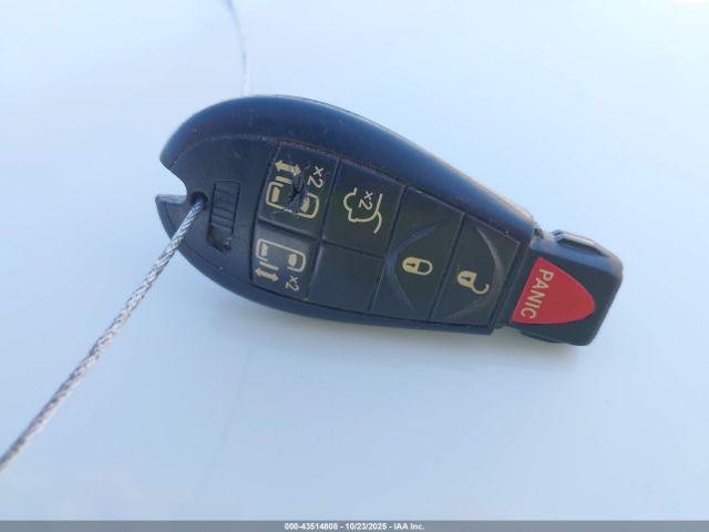 Chrysler Town & Country Touring Image 10