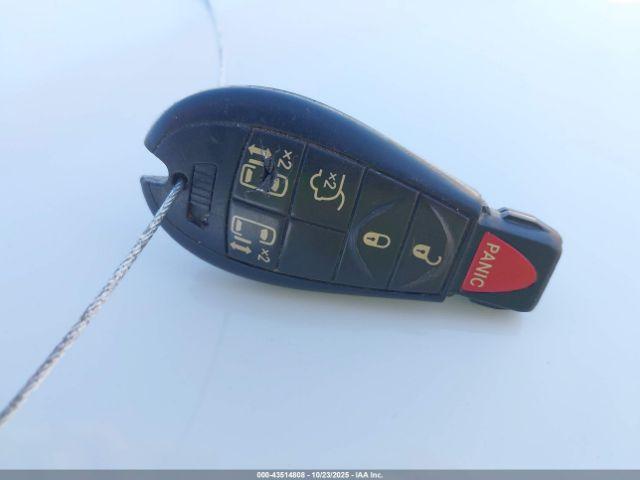 Chrysler Town & Country Touring Image 10