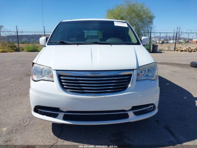 Chrysler Town & Country Touring Image 8