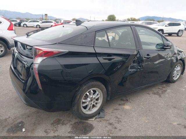 Toyota Prius Four Image 17