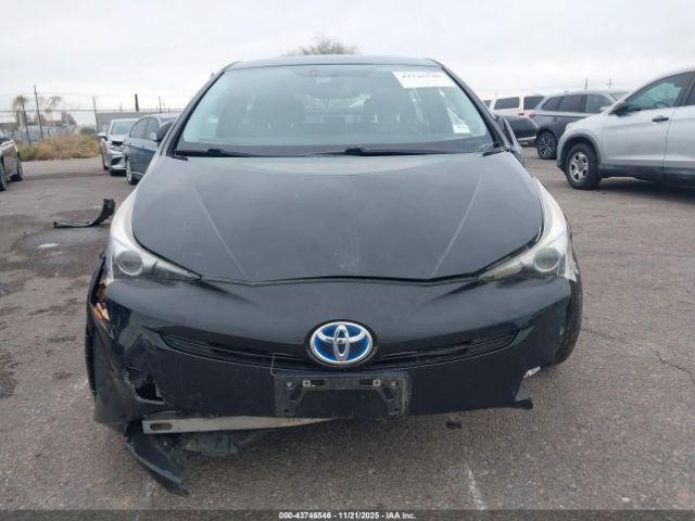 Toyota Prius Four Image 11