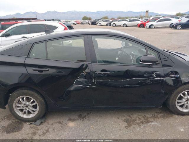 Toyota Prius Four Image 6