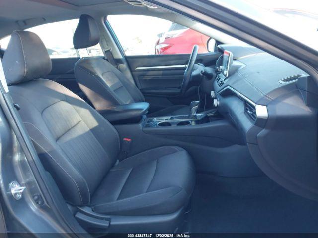 Nissan Altima Sv Fwd Image 9