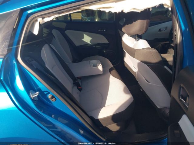 Toyota Prius Le Image 4