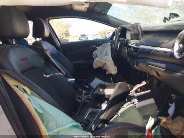 Kia Forte Gt Image 8