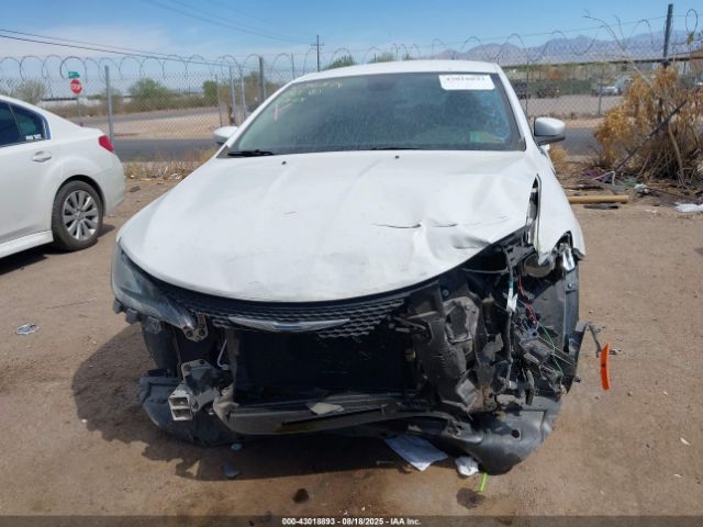 Chrysler 200 Limited Image 15