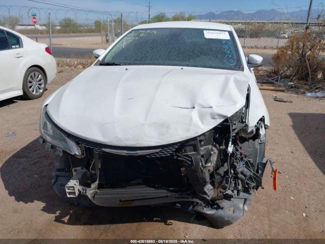 Chrysler 200 Limited Image 6