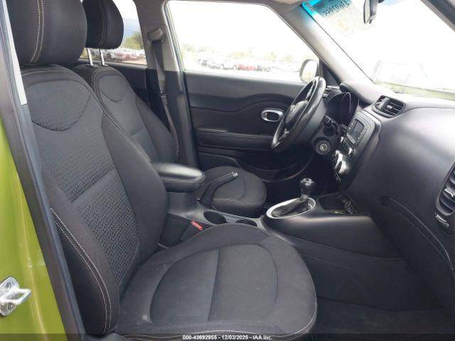 Kia Soul + Image 12