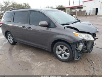  Salvage Toyota Sienna