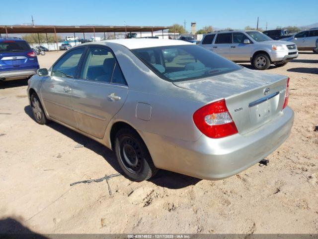 Toyota Camry Le Image 8