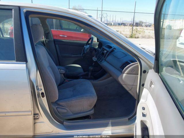 Toyota Camry Le Image 7