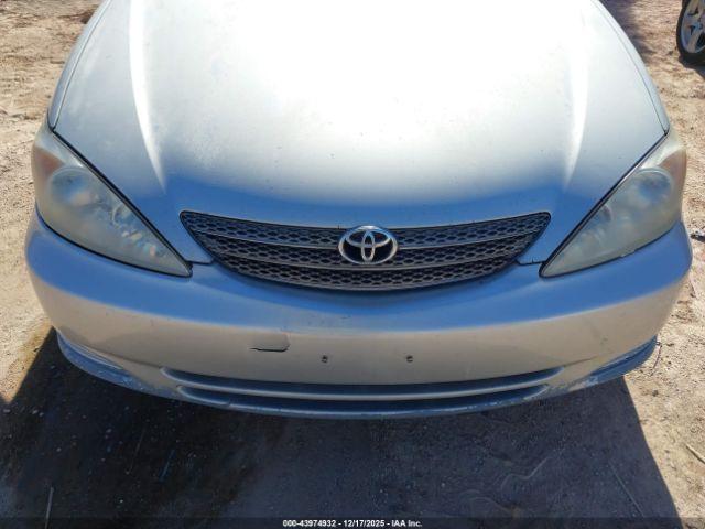 Toyota Camry Le Image 4