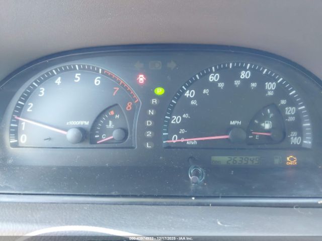 Toyota Camry Le Image 9