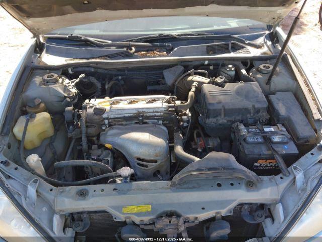 Toyota Camry Le Image 3