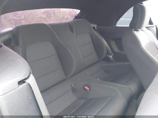 Ford Mustang V6 Image 10