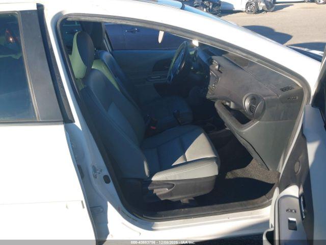 Toyota Prius c Four Image 8