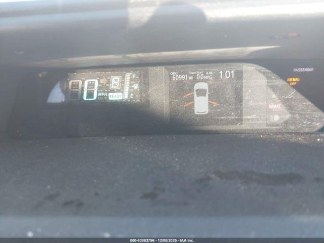 Toyota Prius c Four Image 11