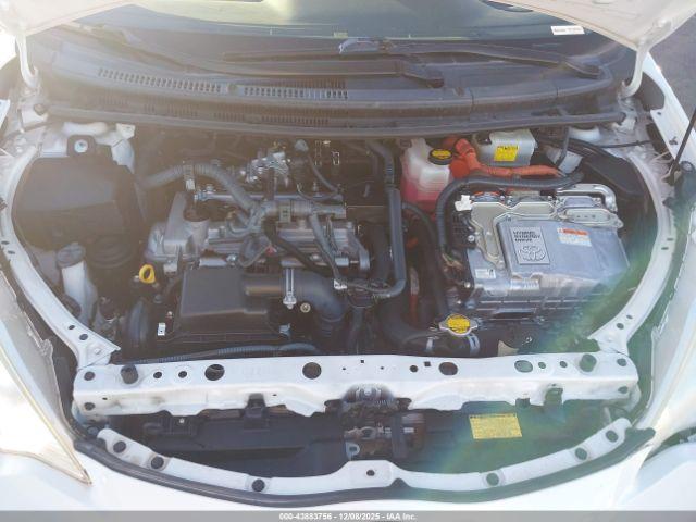 Toyota Prius c Four Image 12