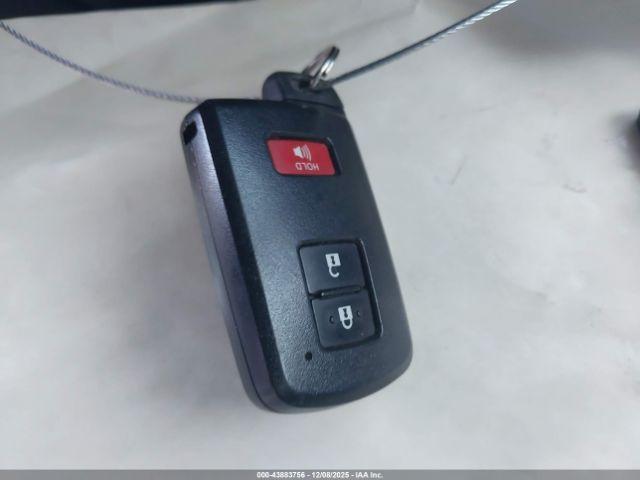 Toyota Prius c Four Image 2