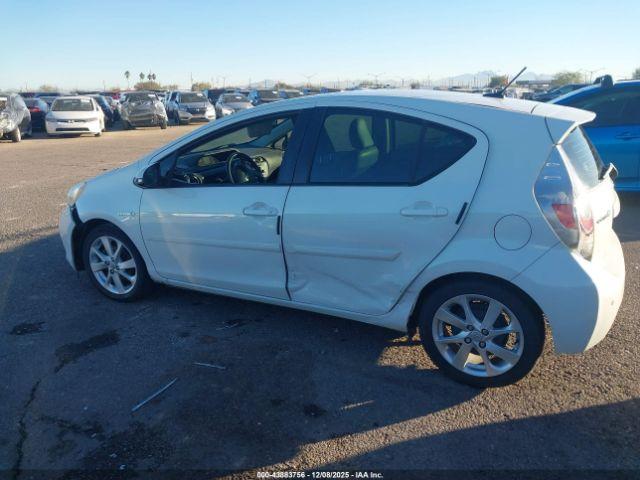 Toyota Prius c Four Image 15