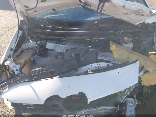 Toyota Prius Two Image 2