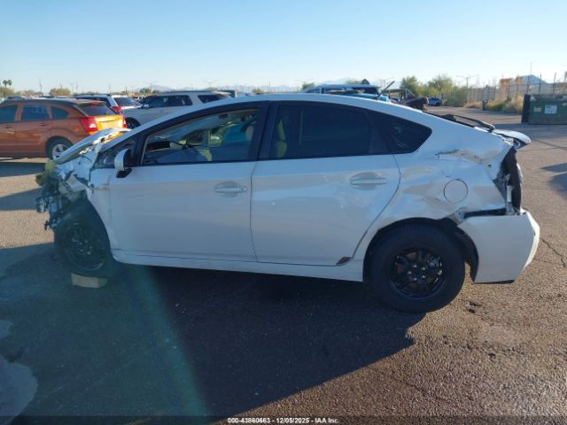 Toyota Prius Two Image 13