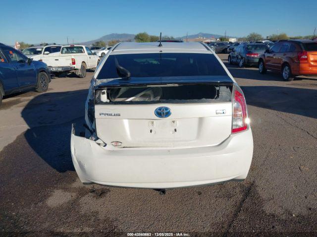Toyota Prius Two Image 7