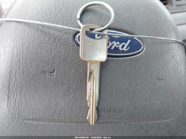 Ford Crown Victoria Police Image 15